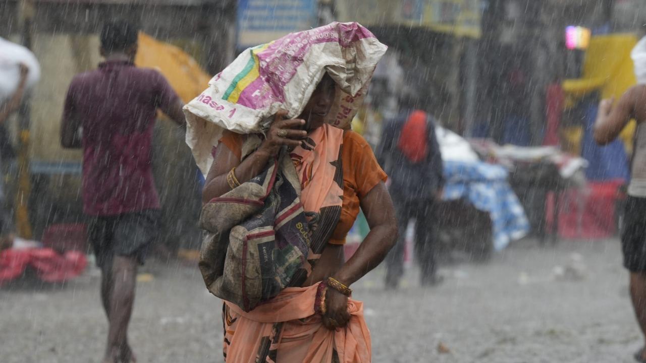 The commuters were asked to avoid the affected stretch that is under construction. However, police later said the waterlogging was cleared
